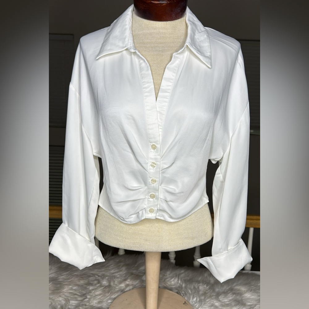 Zara Classic White Button-Down Shirt Size Medium